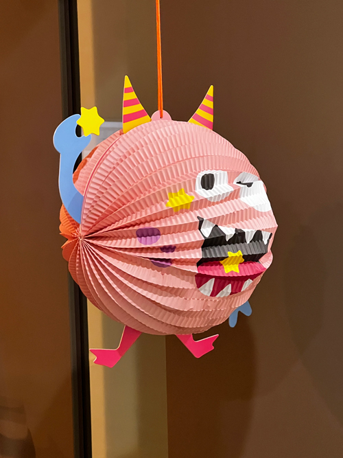 スタジオ入り口に飾った商品