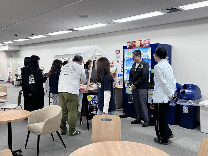 ムーンナイトMJの会場に集まった従業員